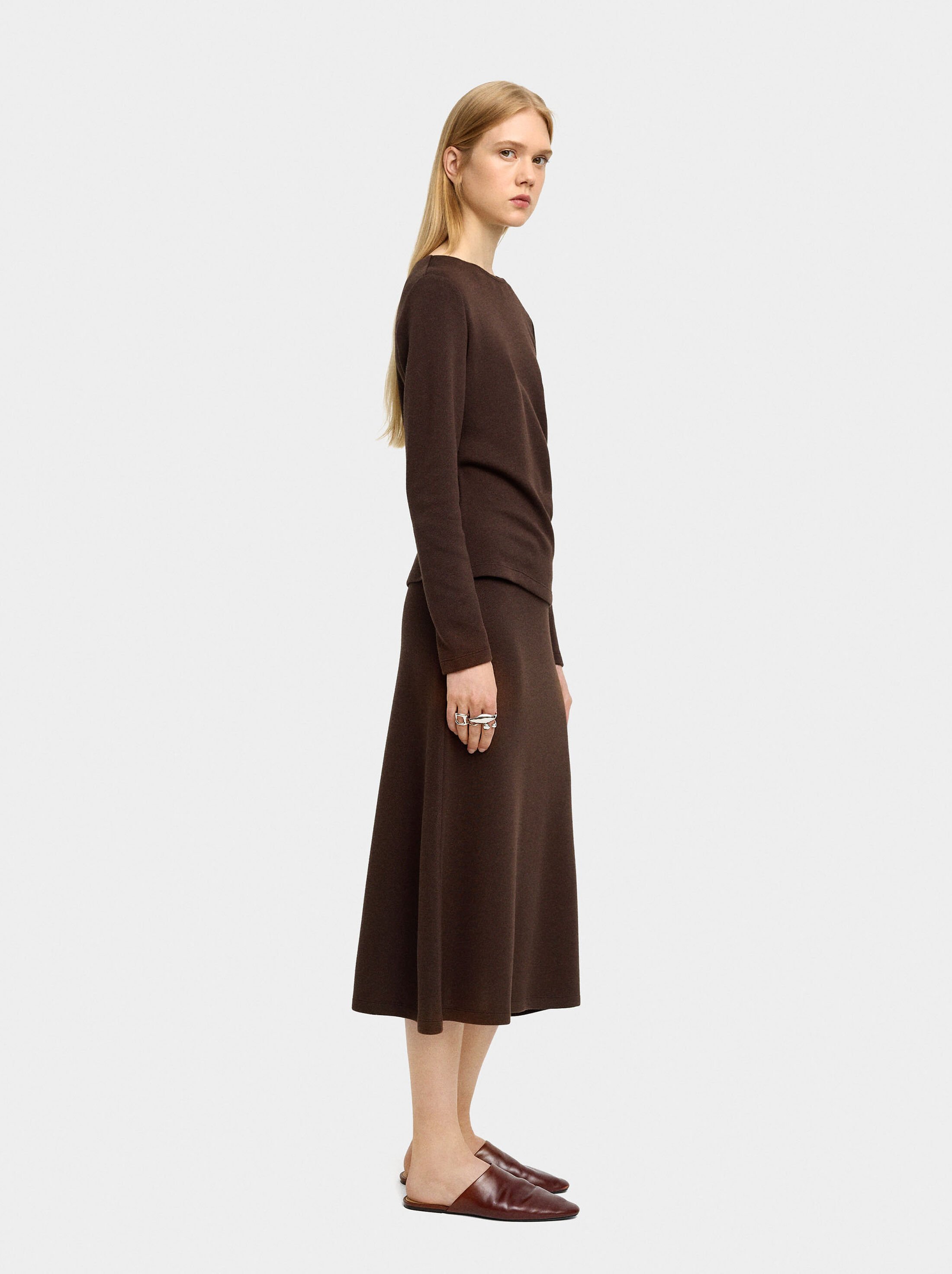 Midi skirt with elastic waist image number 2.0