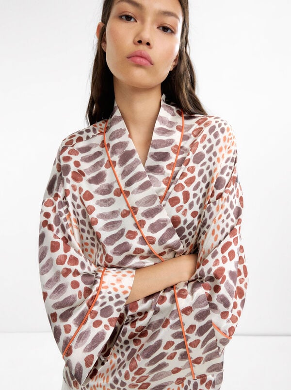Kimono printed with texture