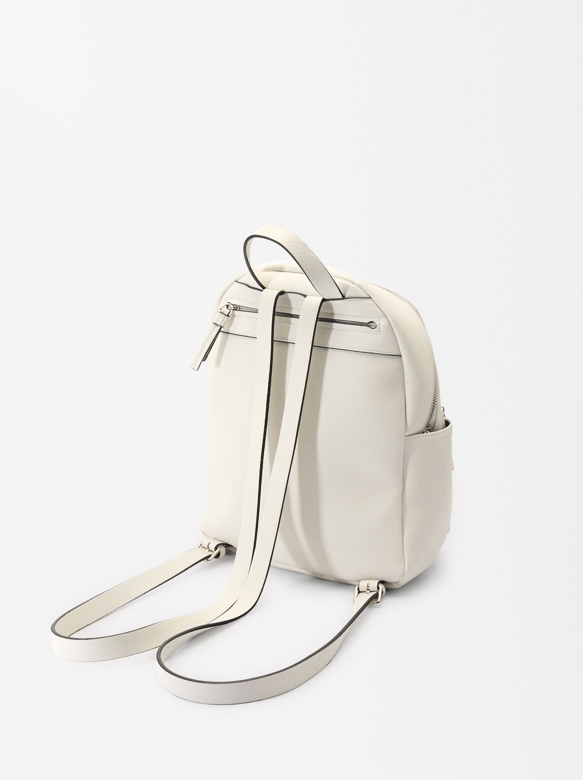 Mochila Con Colgante Negro Parfois