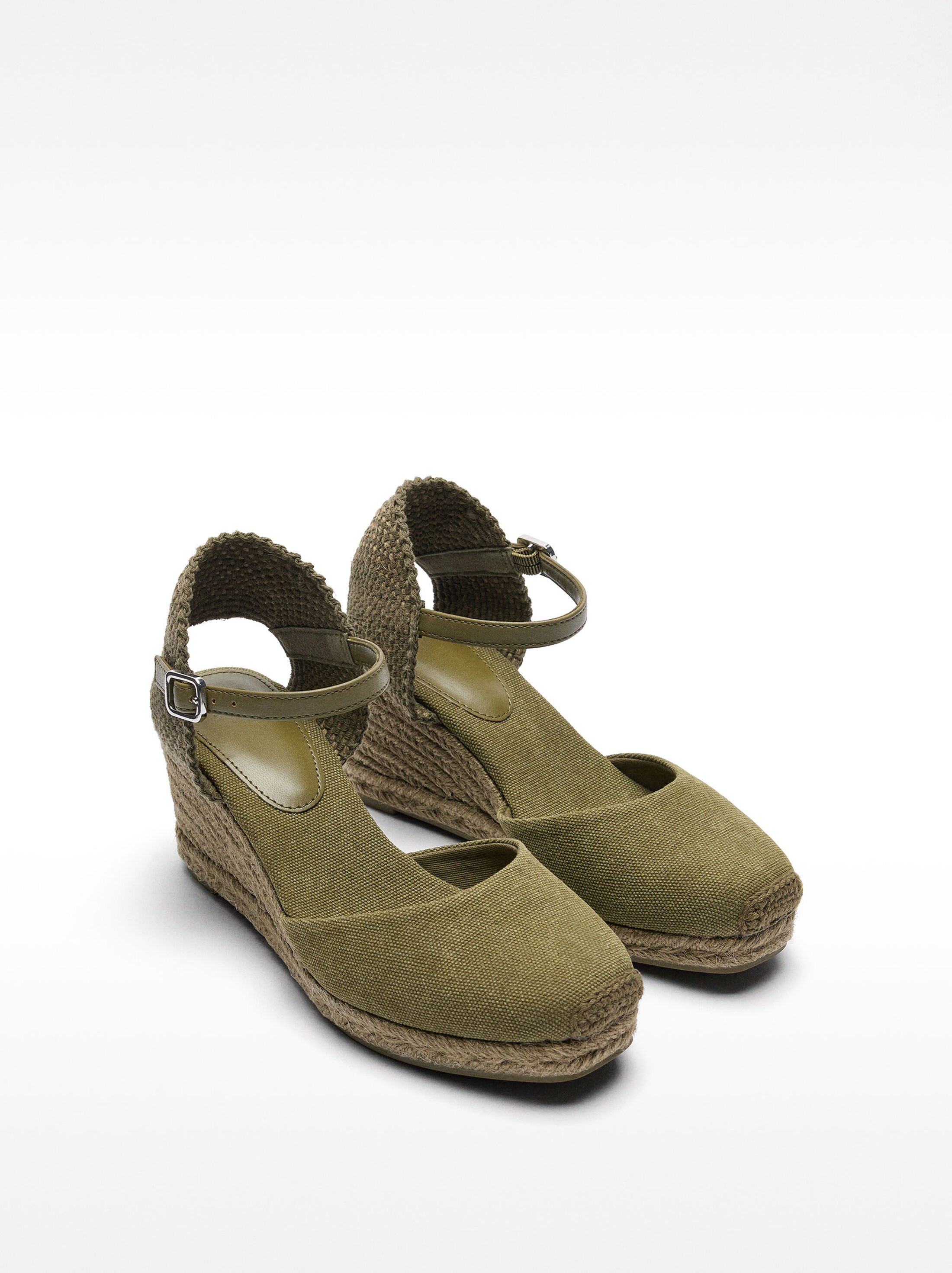 Monochromatic wedges image number 3.0
