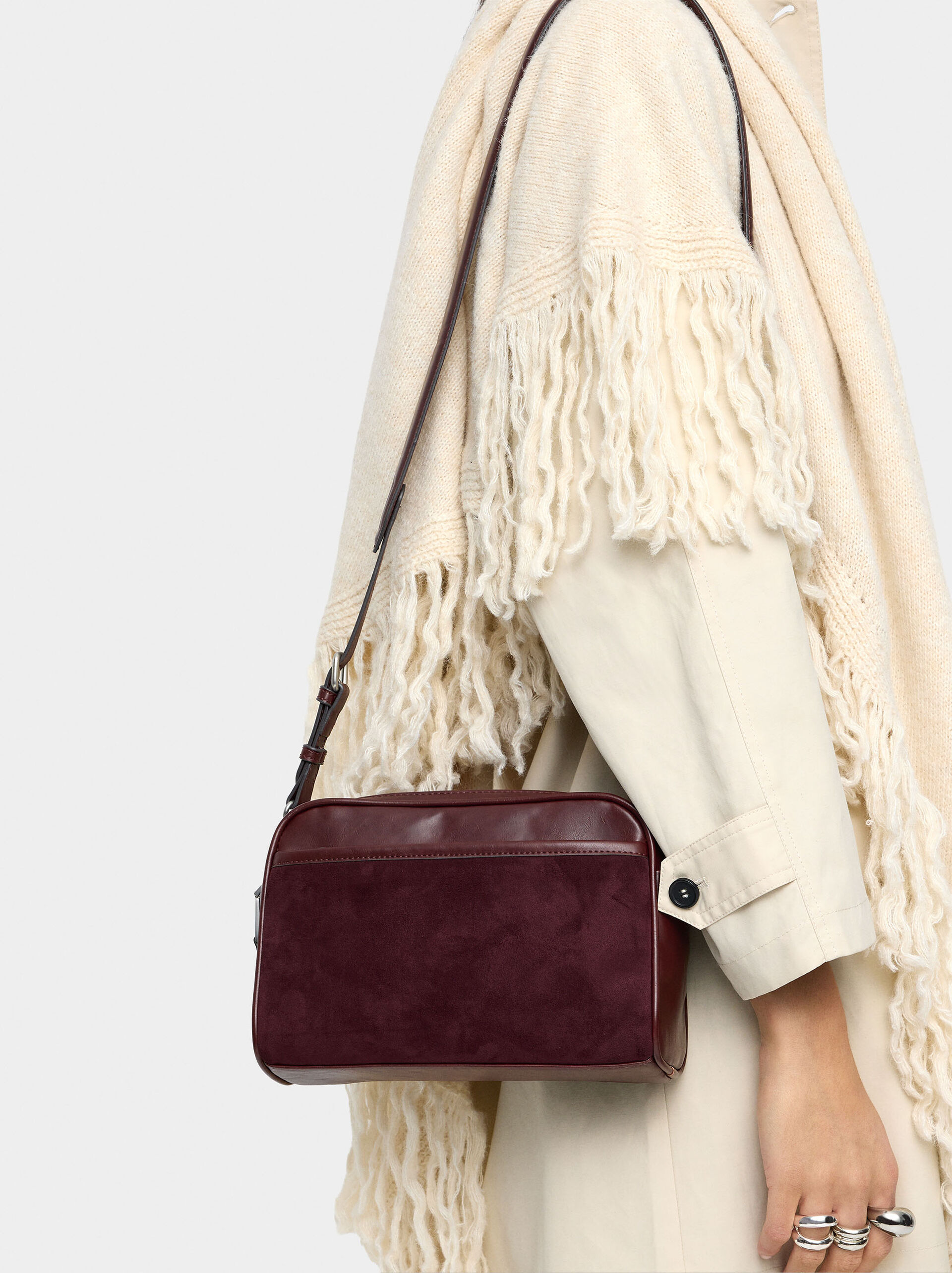 Crossbody bag contrast of textures image number 0.0