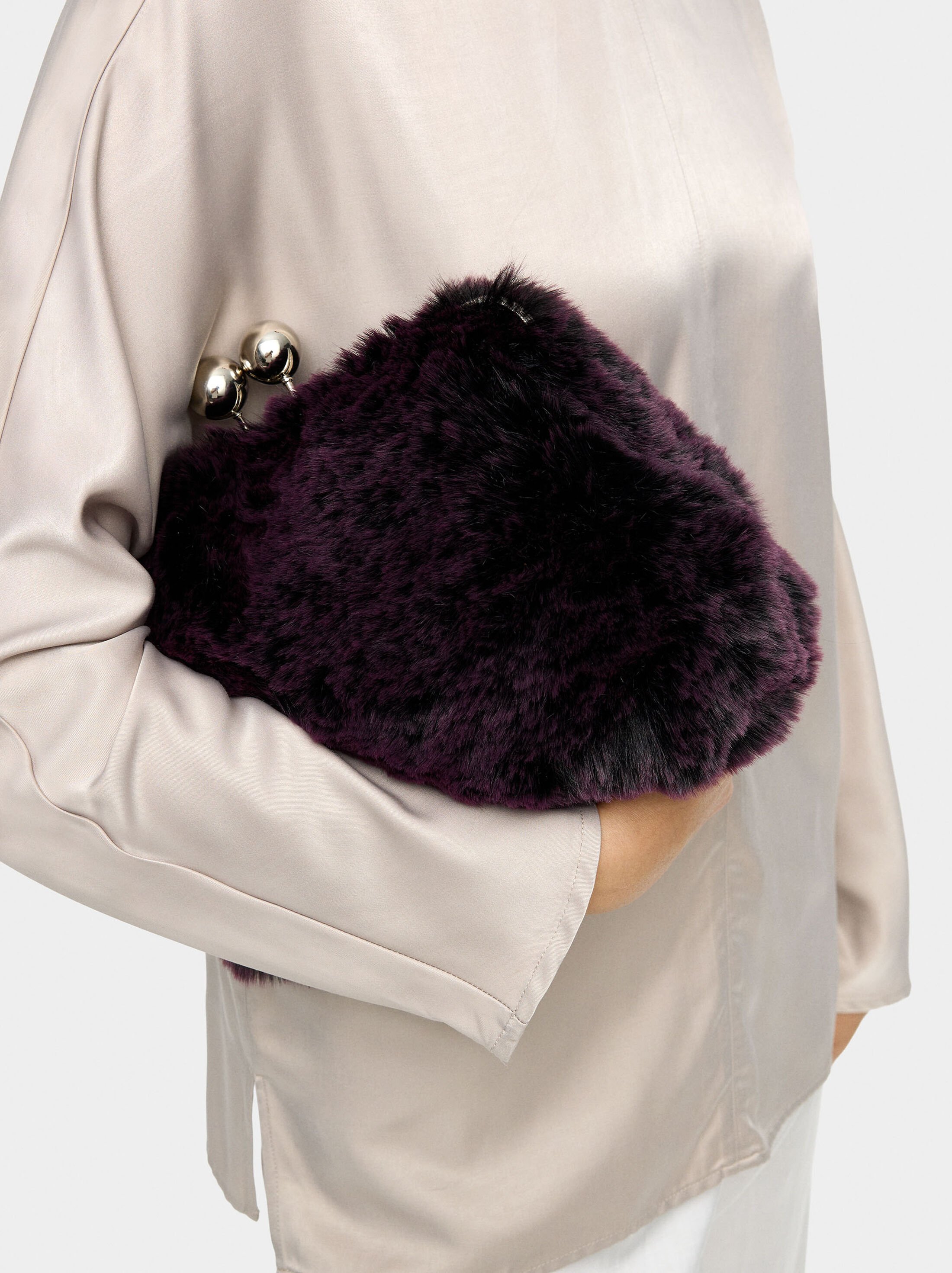 Party bag with fur effect image number 1.0