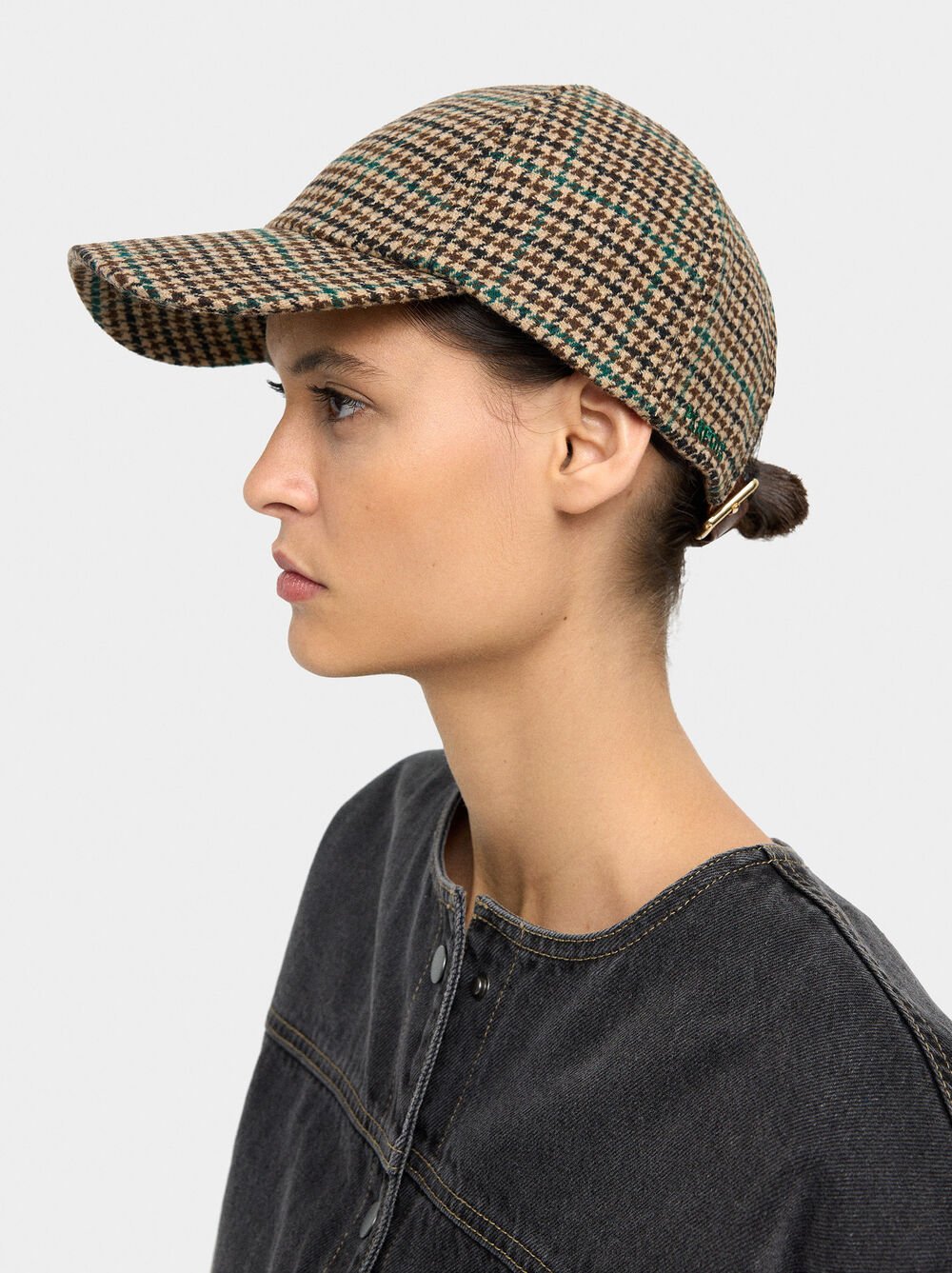 Cap with squares with wool