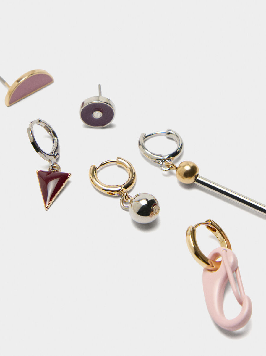 Asymmetric set of earrings