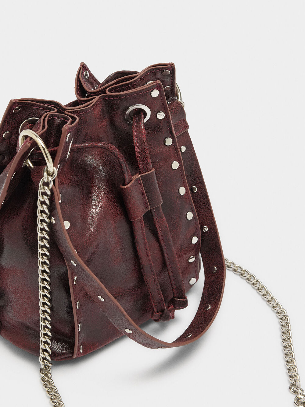 Schultertasche mit Nieten 