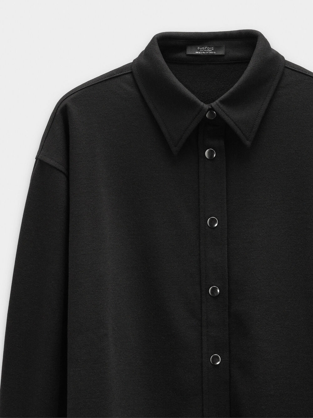 Shirt with press studs