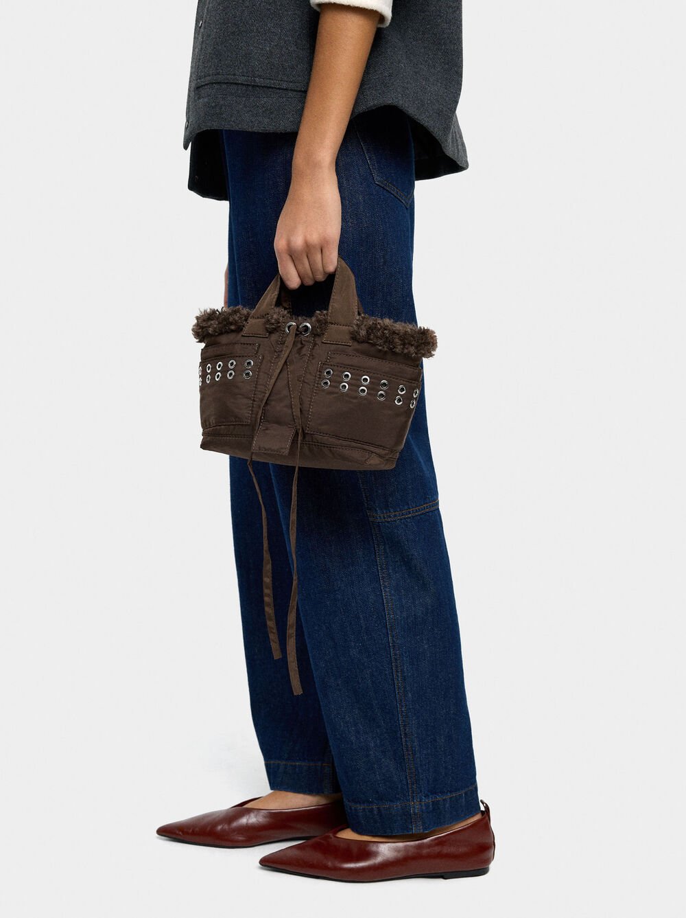 Tote bag of nylon with edge fur effect