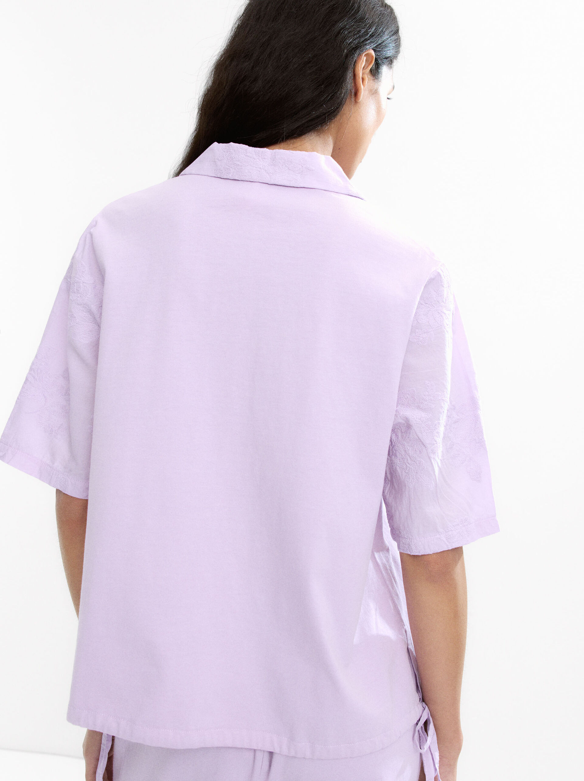 Blusa con bordados 100% de algodón image number 3.0