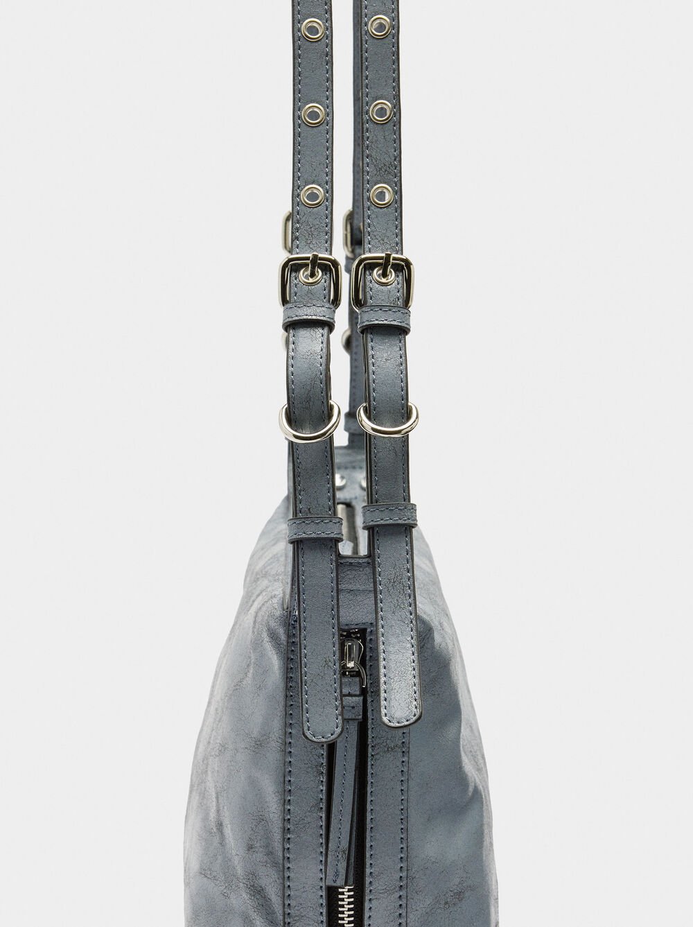 Schultertasche mit Nieten