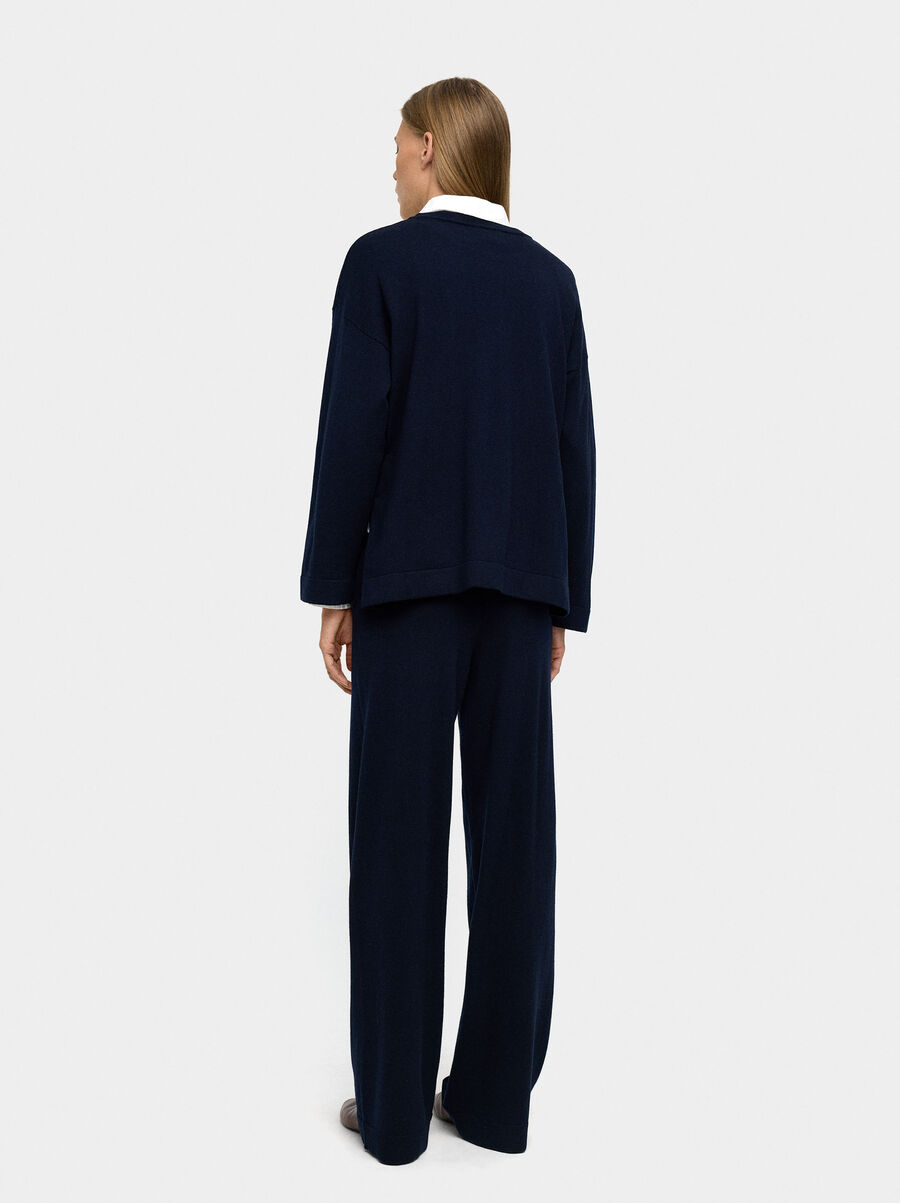 Sweater with plain knit