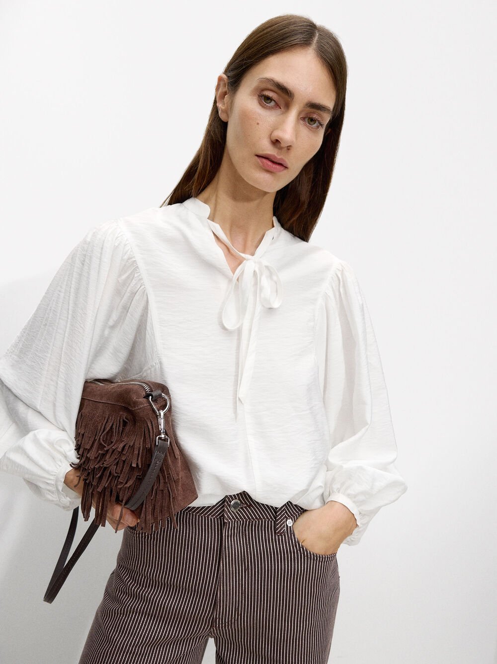 Blouse with puffed sleeve