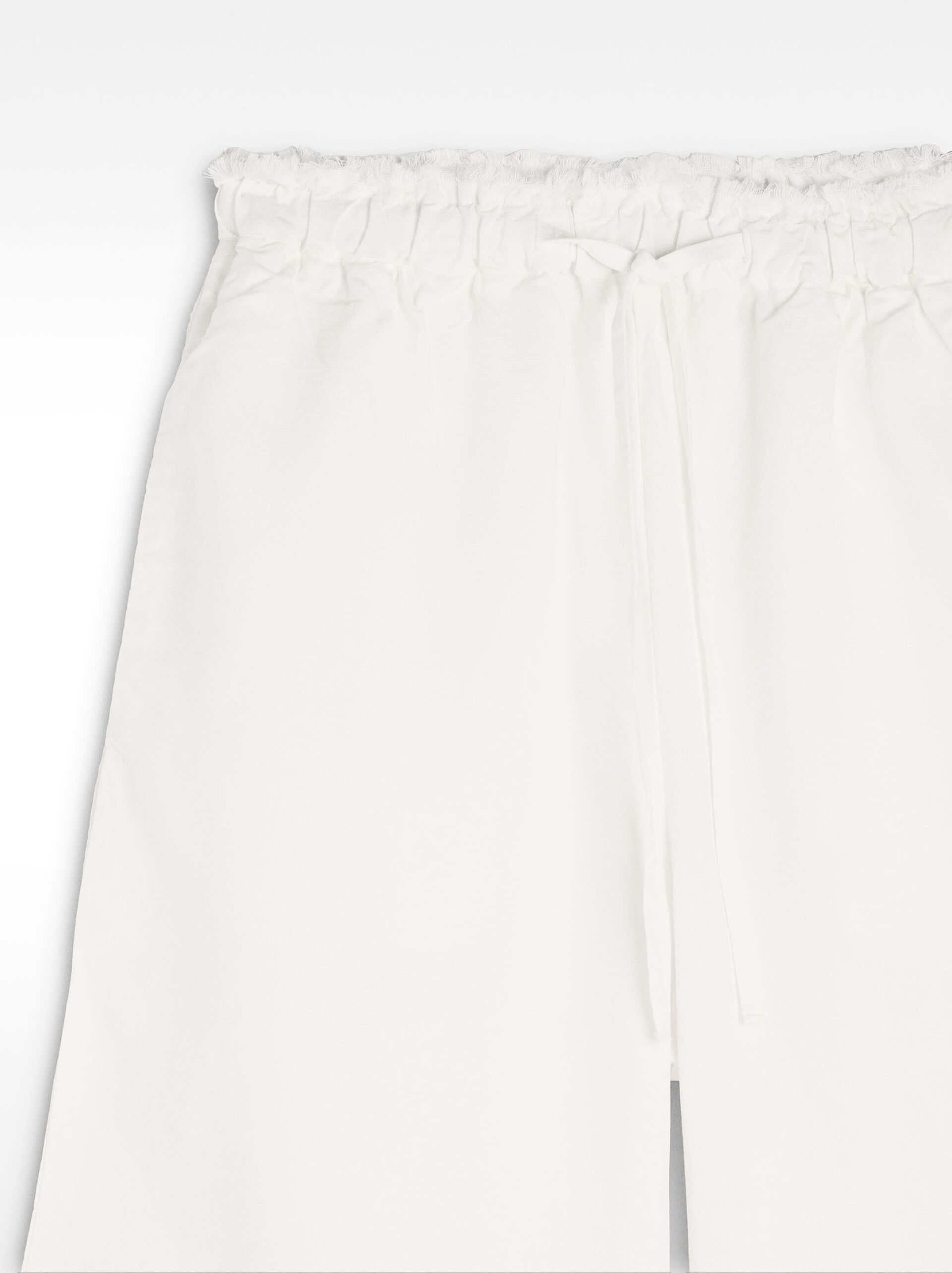 Trousers in a linen and lyocell blend image number 6.0
