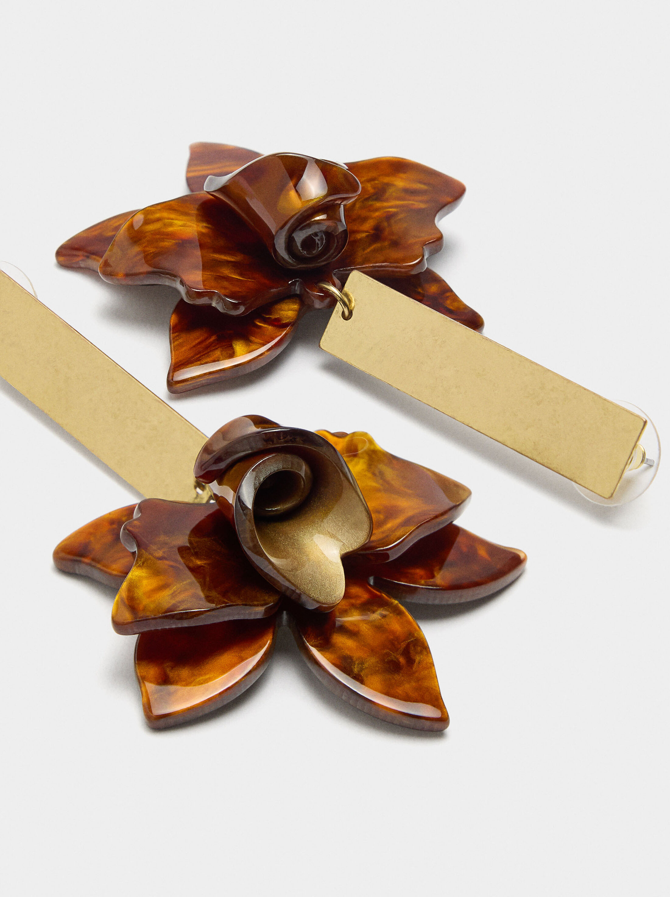 Maxi bar earrings with flower image number 2.0