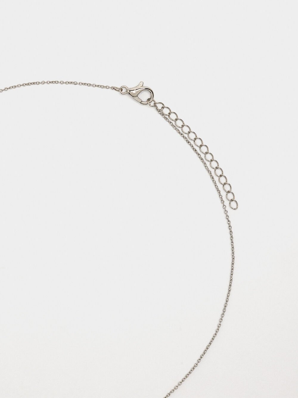 Necklace with pendant of zirconia