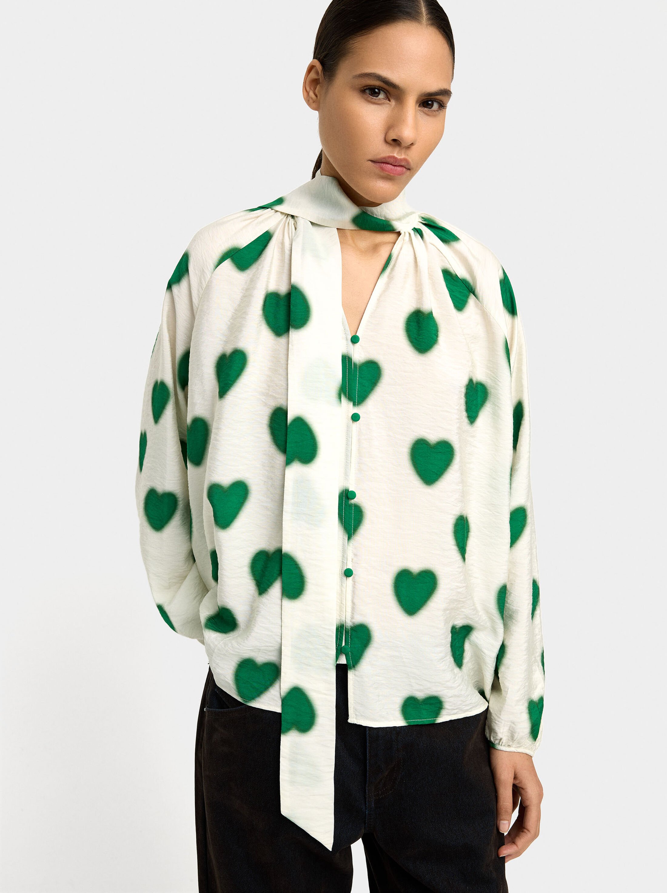 Blouse with hearts image number 1.0