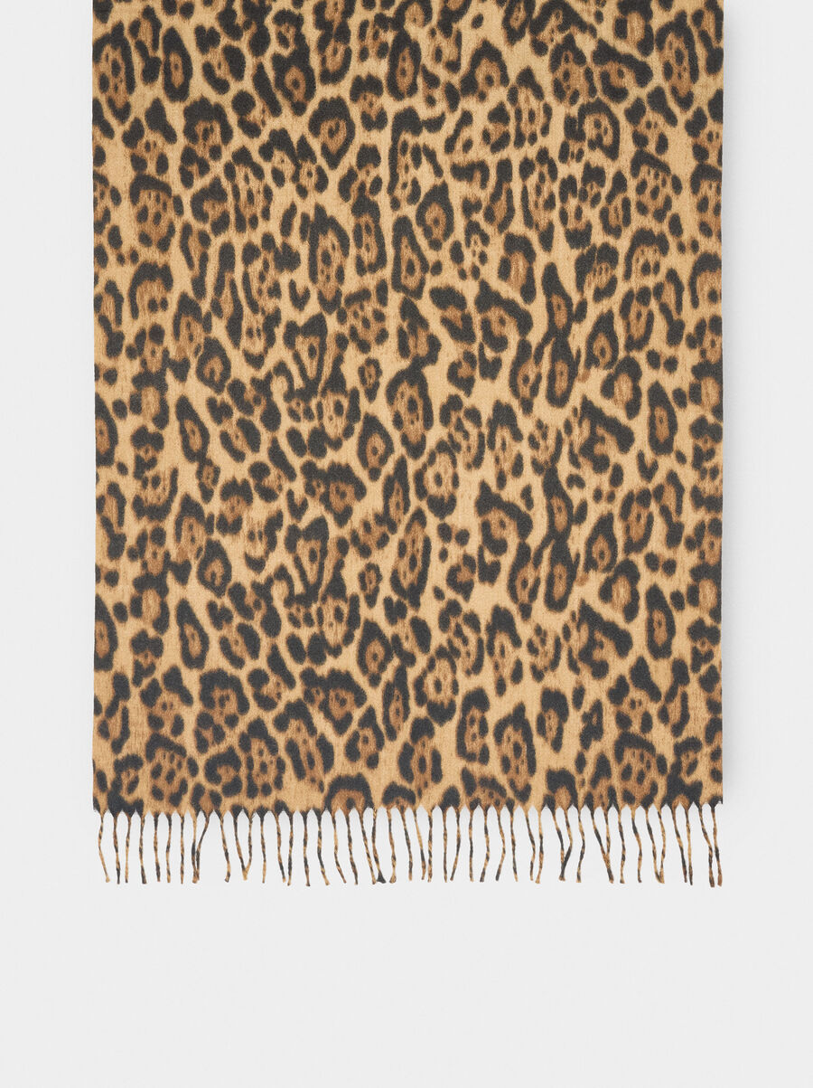Scarf with animal print