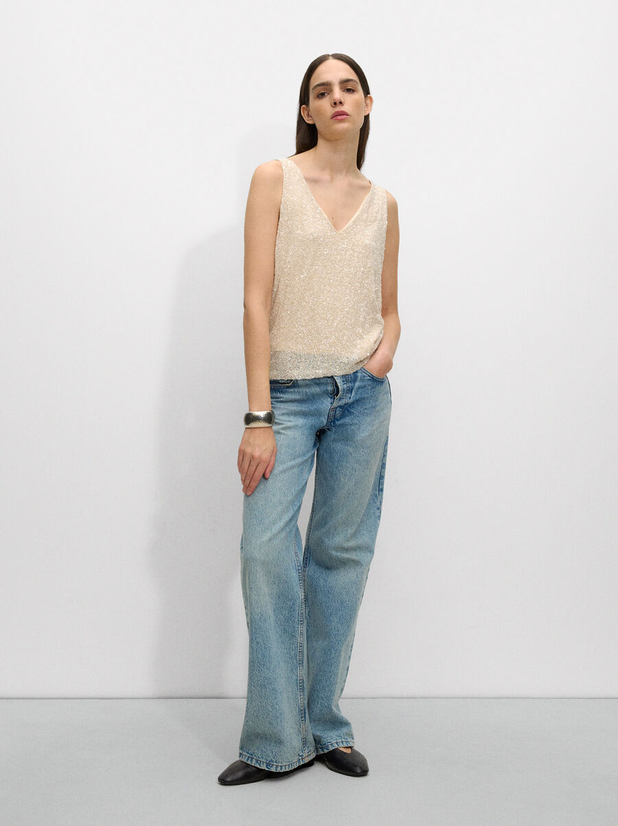 Top with sequins 