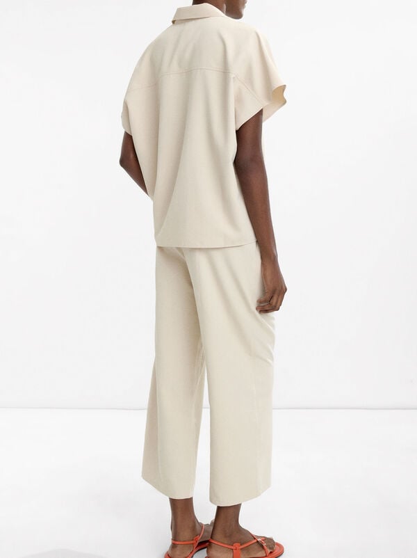 Shirt with short sleeves