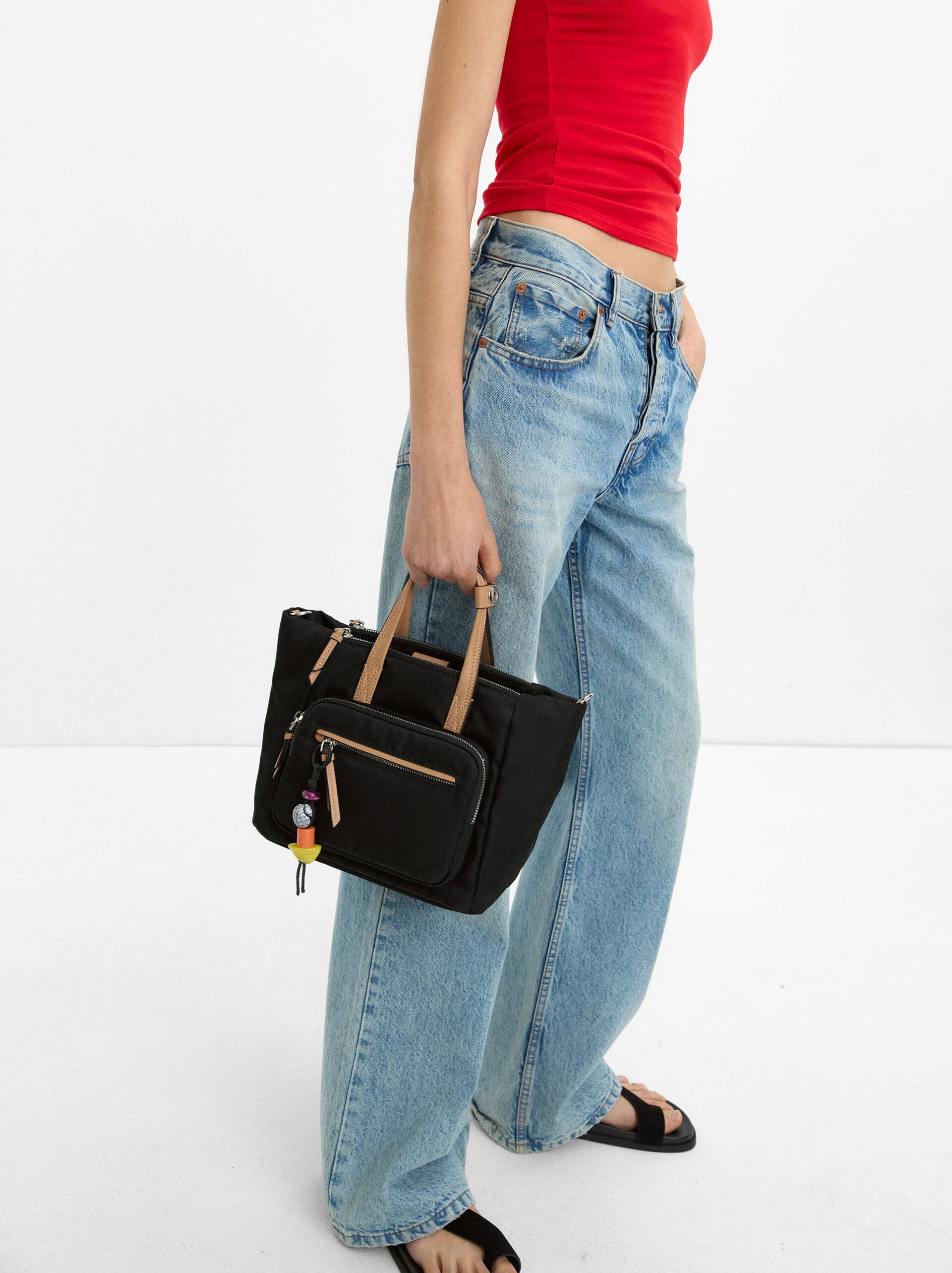 Sac fourre-tout en nylon avec pendentif image number 1.0