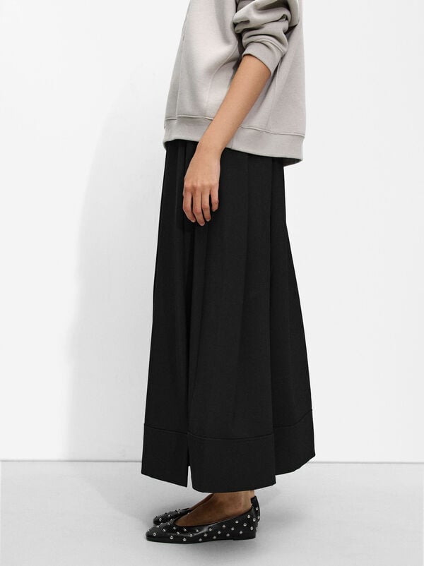 Long pleated skirt