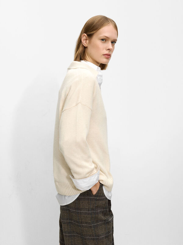 Knitted sweater with wool