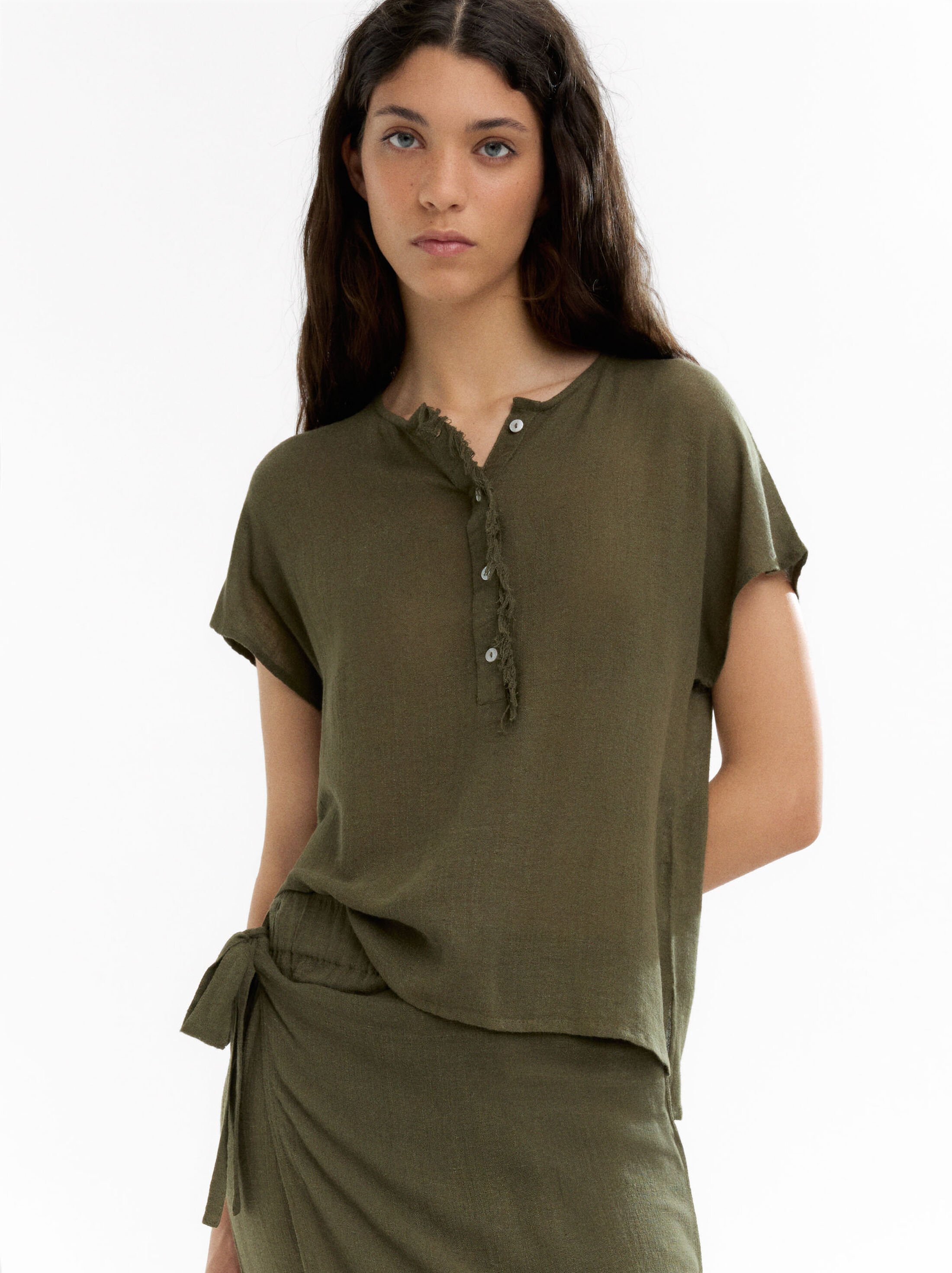 Linen-blend T-shirt with buttons image number 0.0