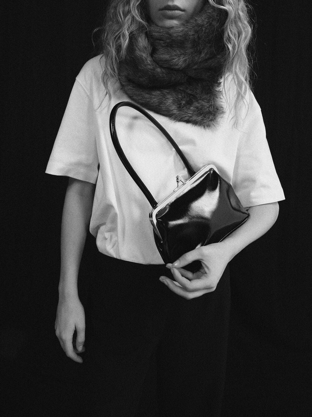 Party bag with kiss-lock closure