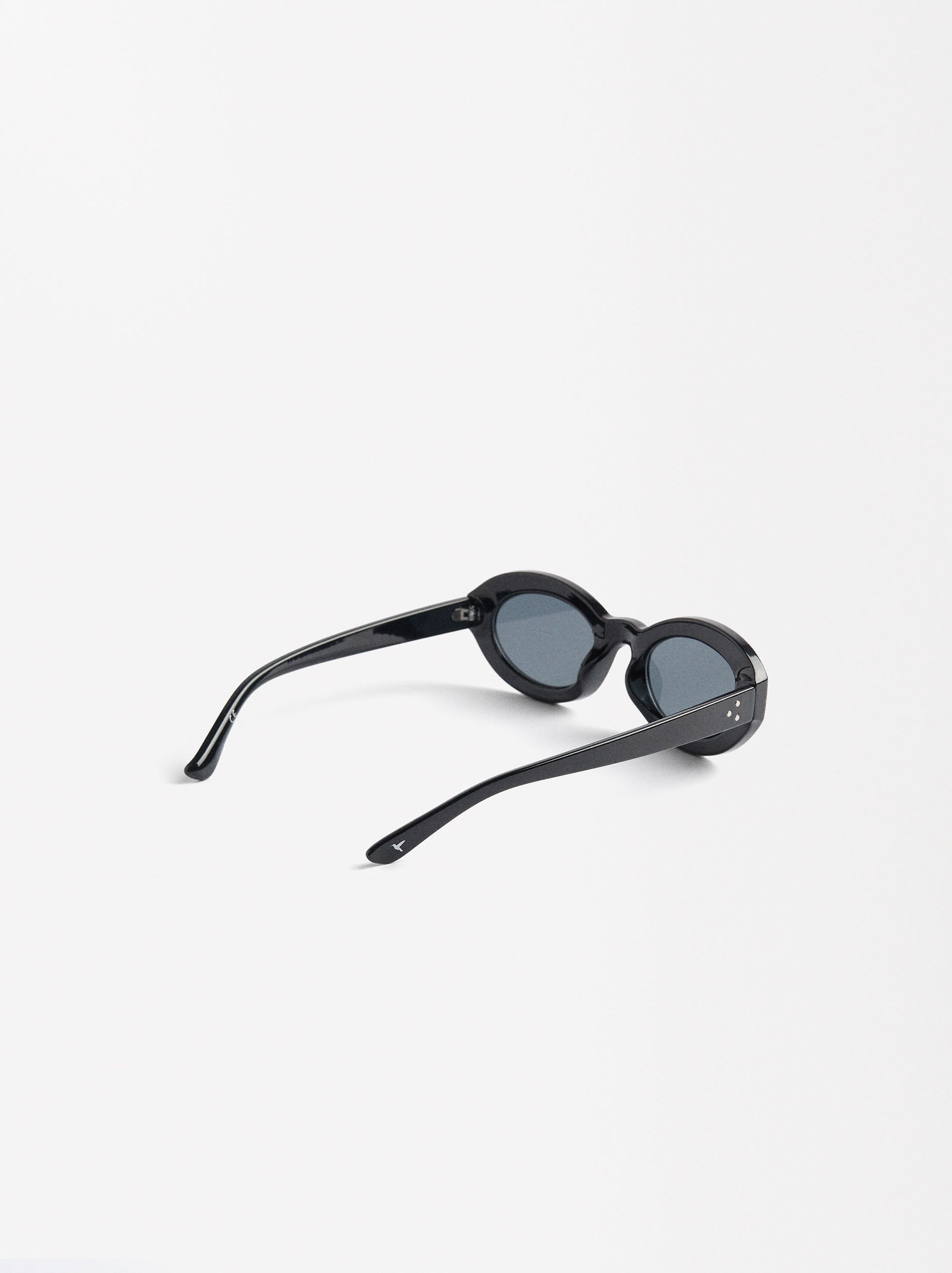 Oval sunglasses image number 3.0