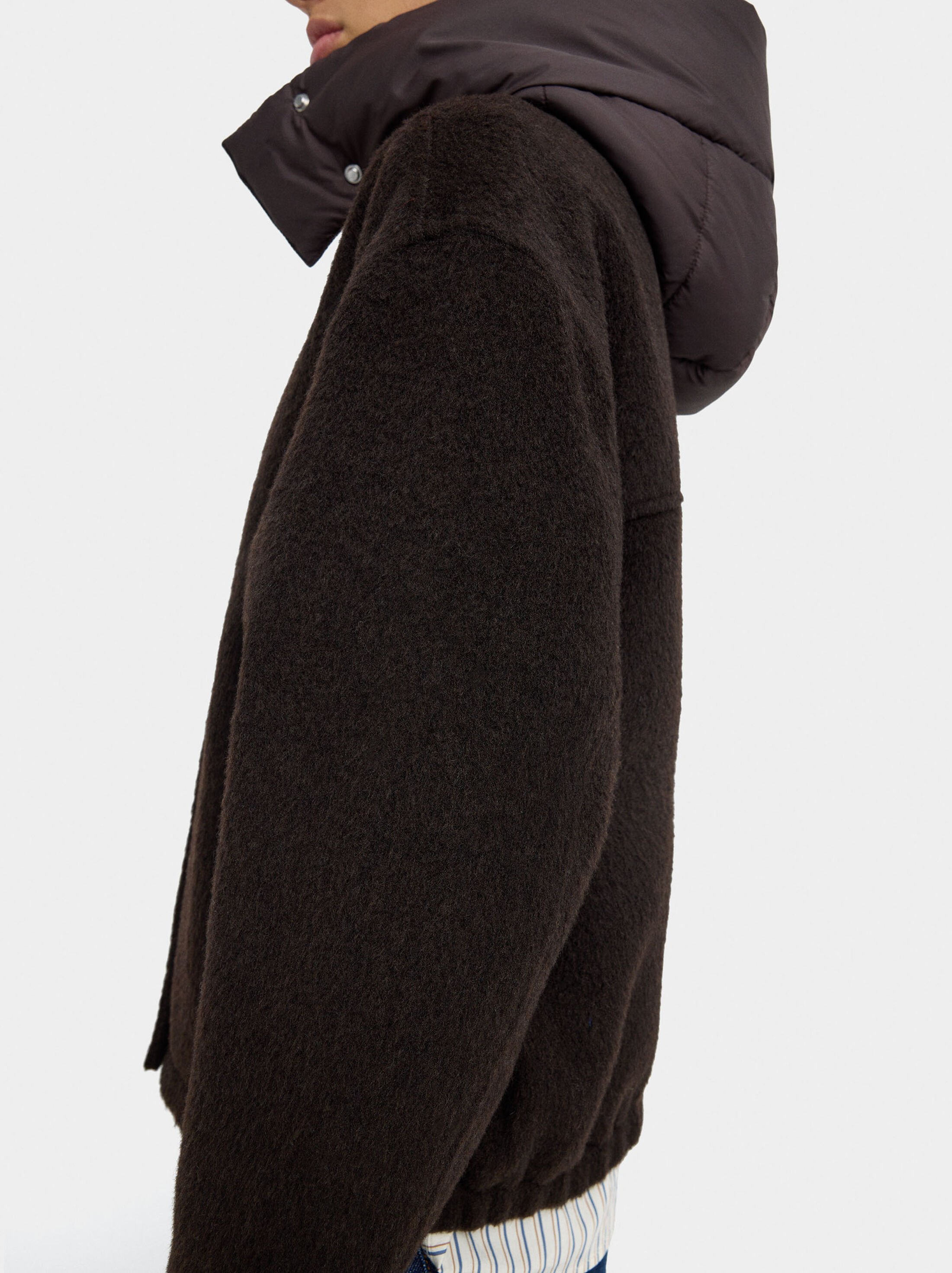 Hooded jacket with side pockets image number 2.0