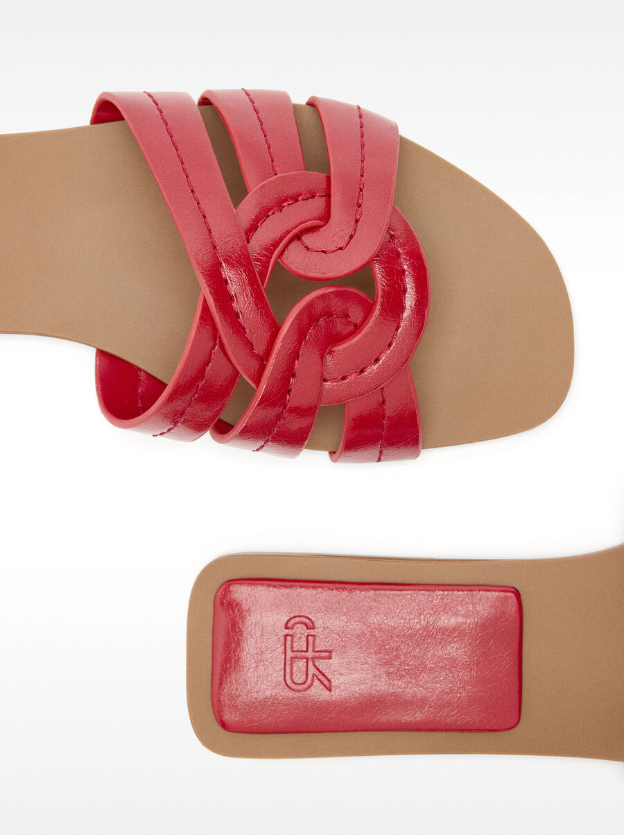 Crossed flat sandals