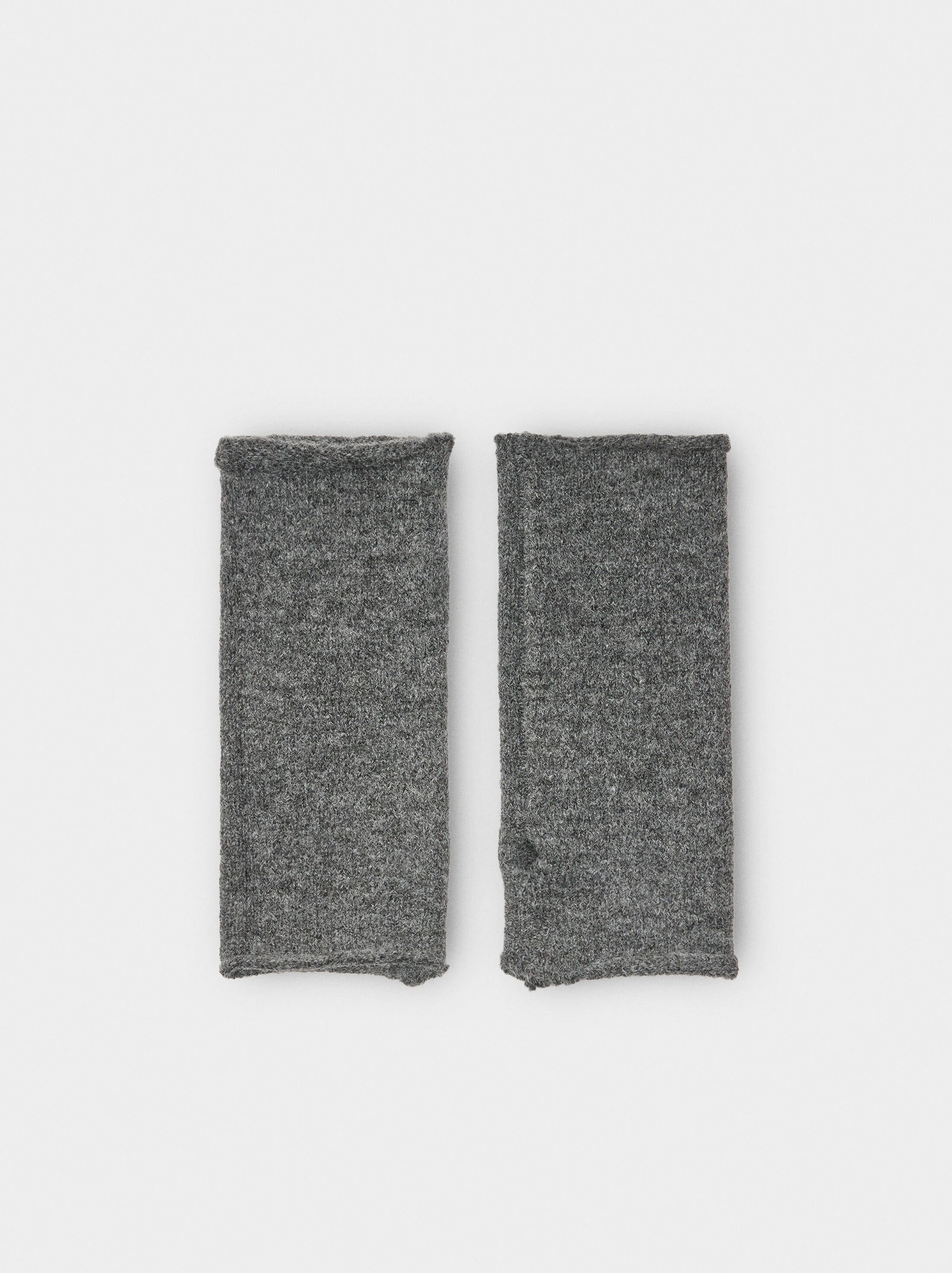 Knit mittens image number 0.0
