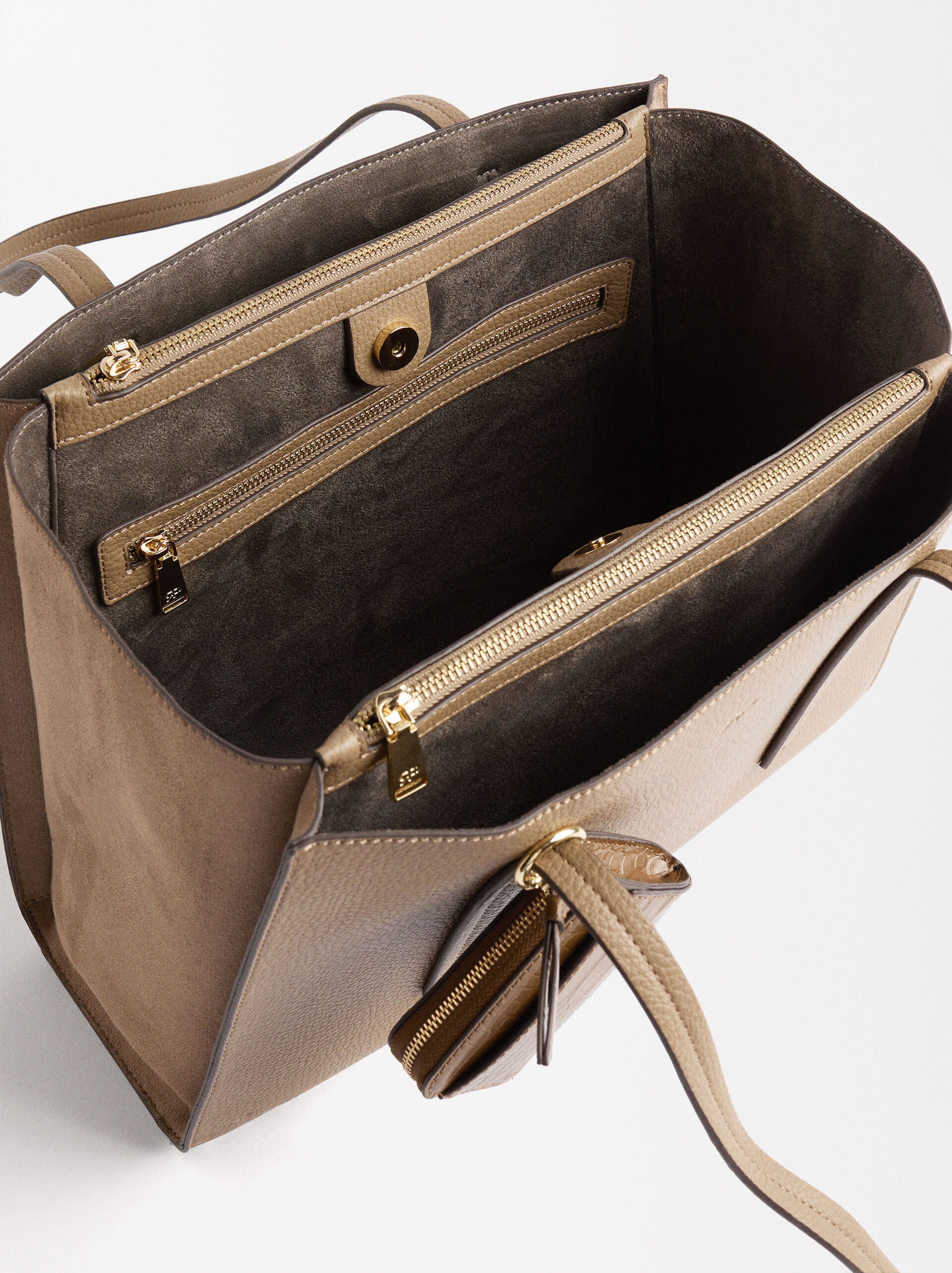 Bolso shopper con colgante image number 3.0