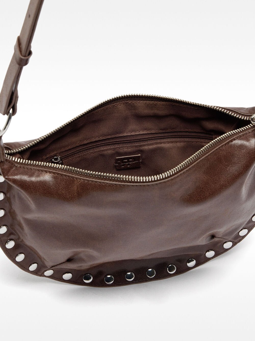 Schultertasche mit Nieten