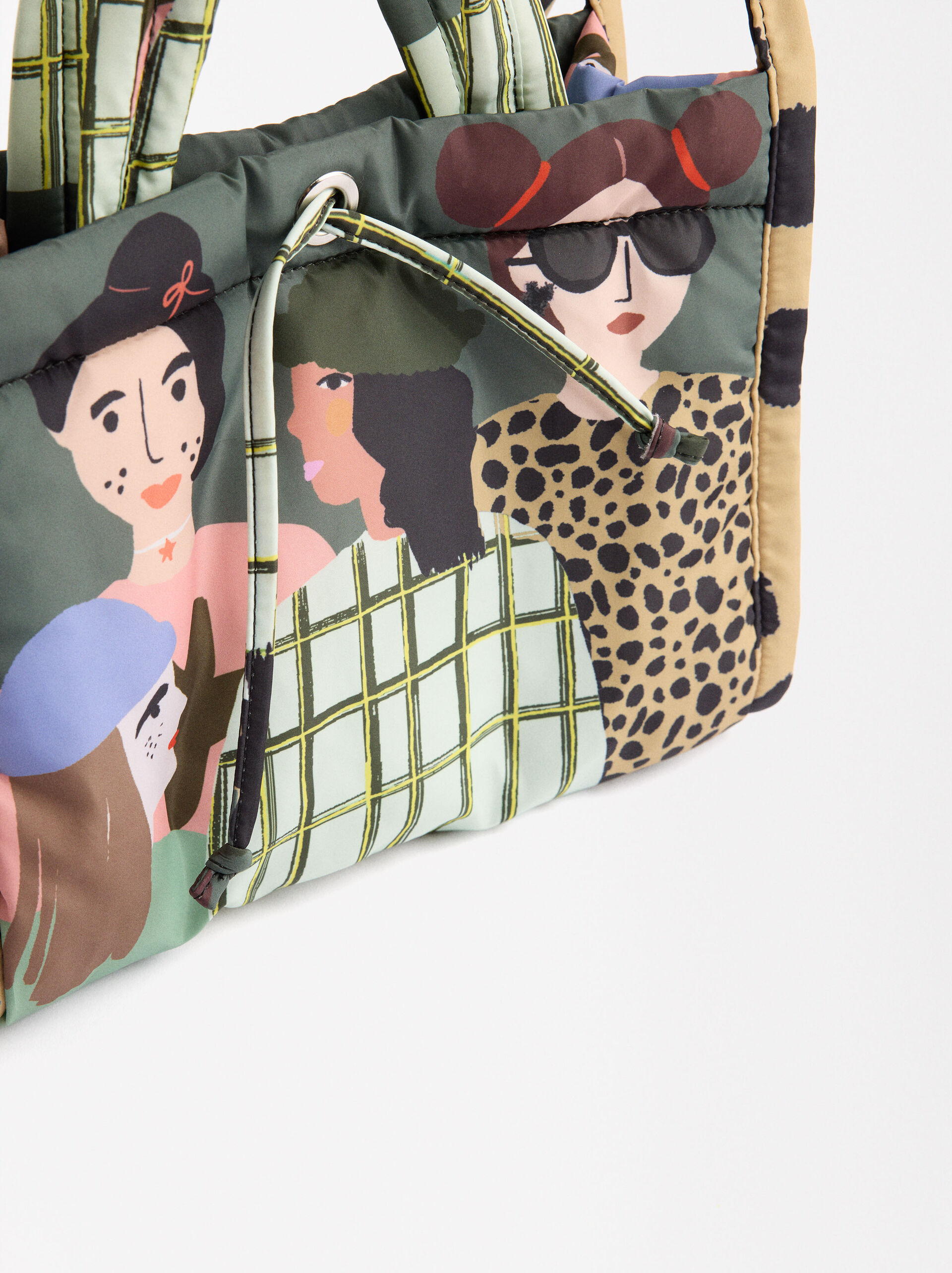 Bolso shopper de nylon estampado image number 2.0