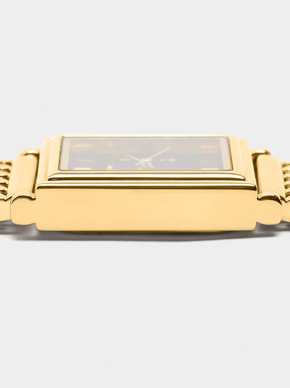 Rectangular watch with metal strap