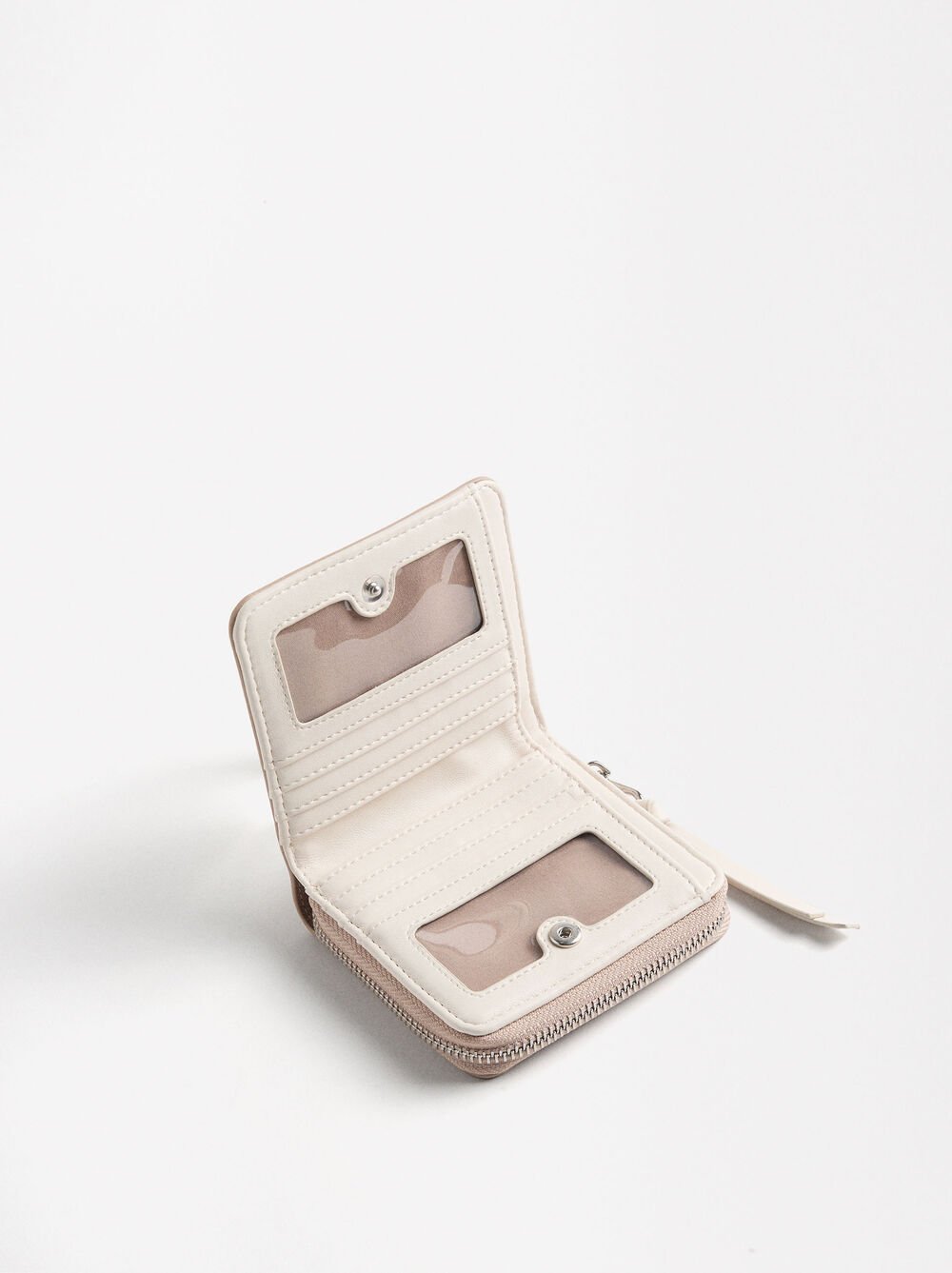 Basic textured wallet