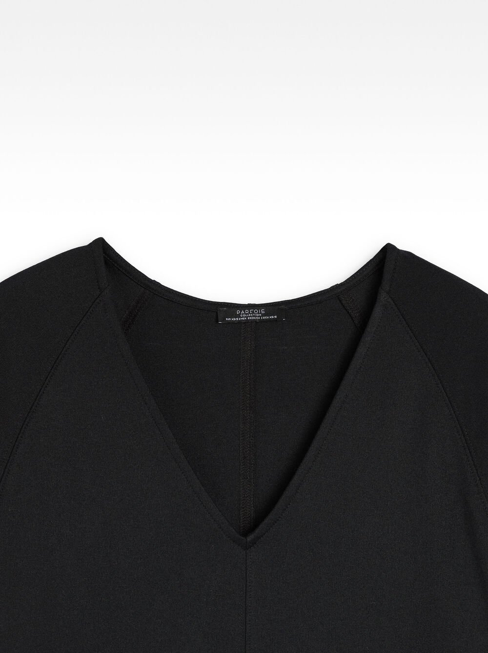 V-neck basic T-shirt
