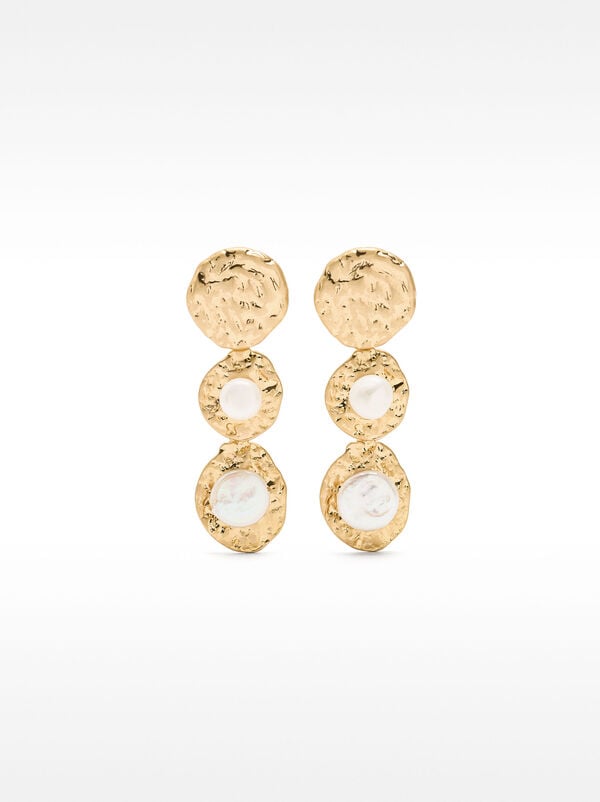 Long round earrings with pearls