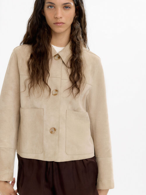 Chaqueta de piel con botones