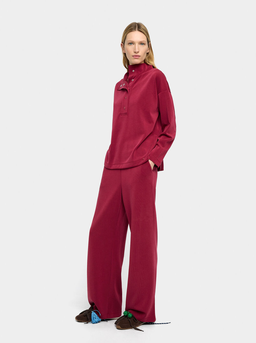 Trousers with elastic waist soft touch