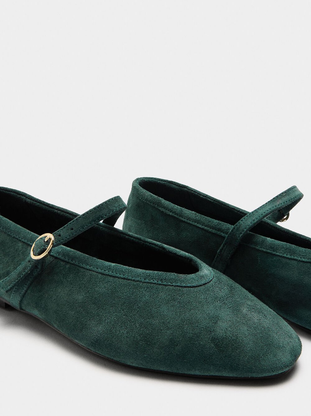 Leather ballet flats with strap and buckle