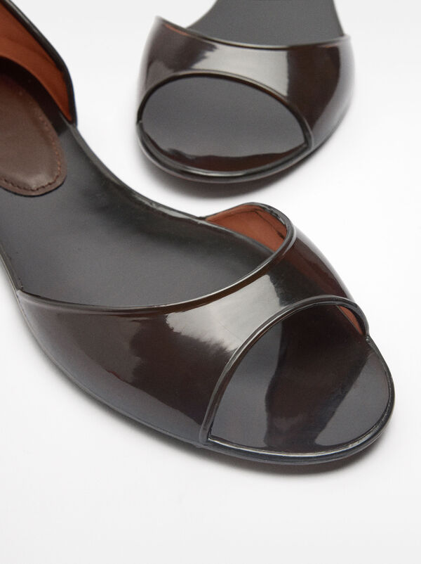Flat jelly sandals
