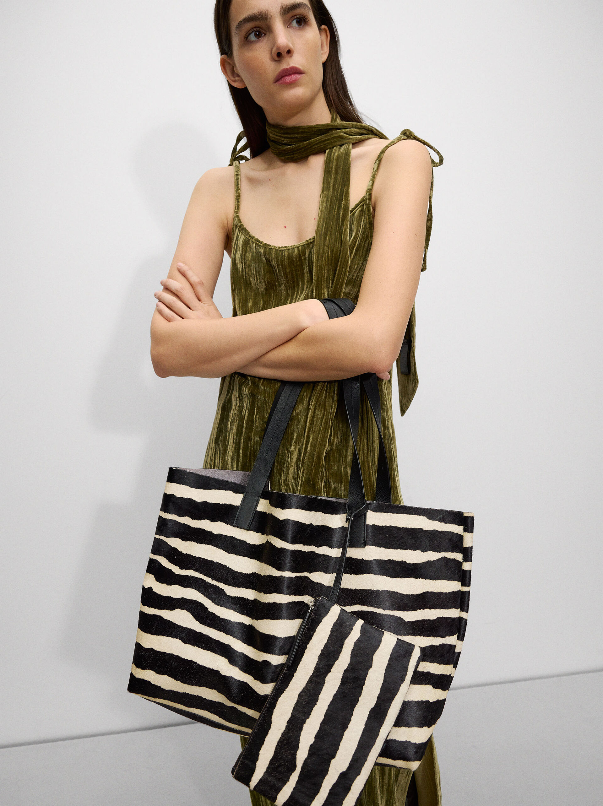 Bolso shopper de piel image number 1.0