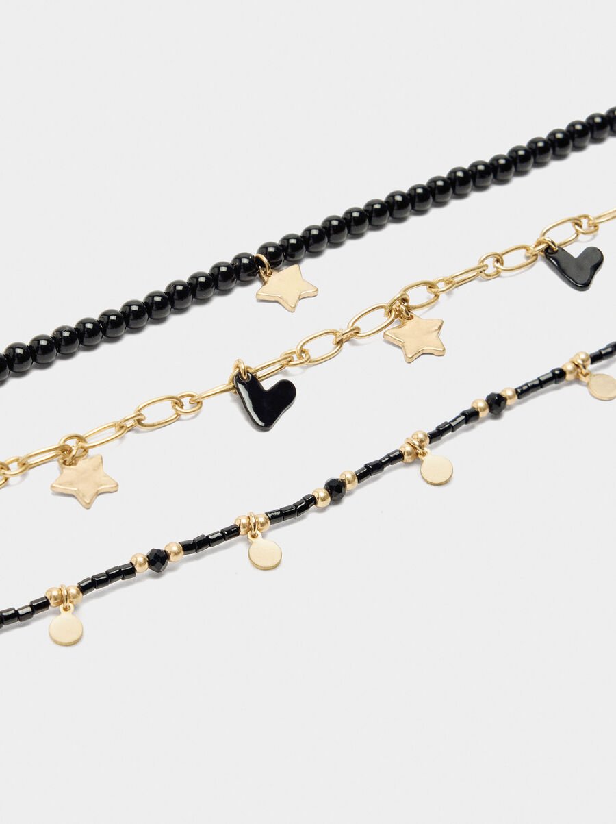 Set of short necklaces with beads