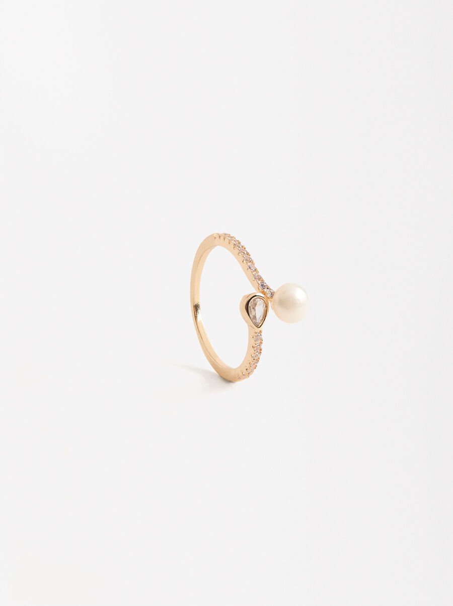 Ring with zirconias and freshwater pearl