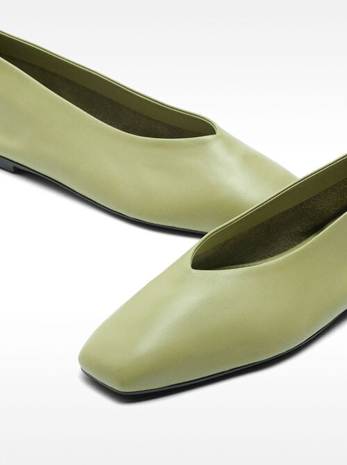 Plain leather ballet flats