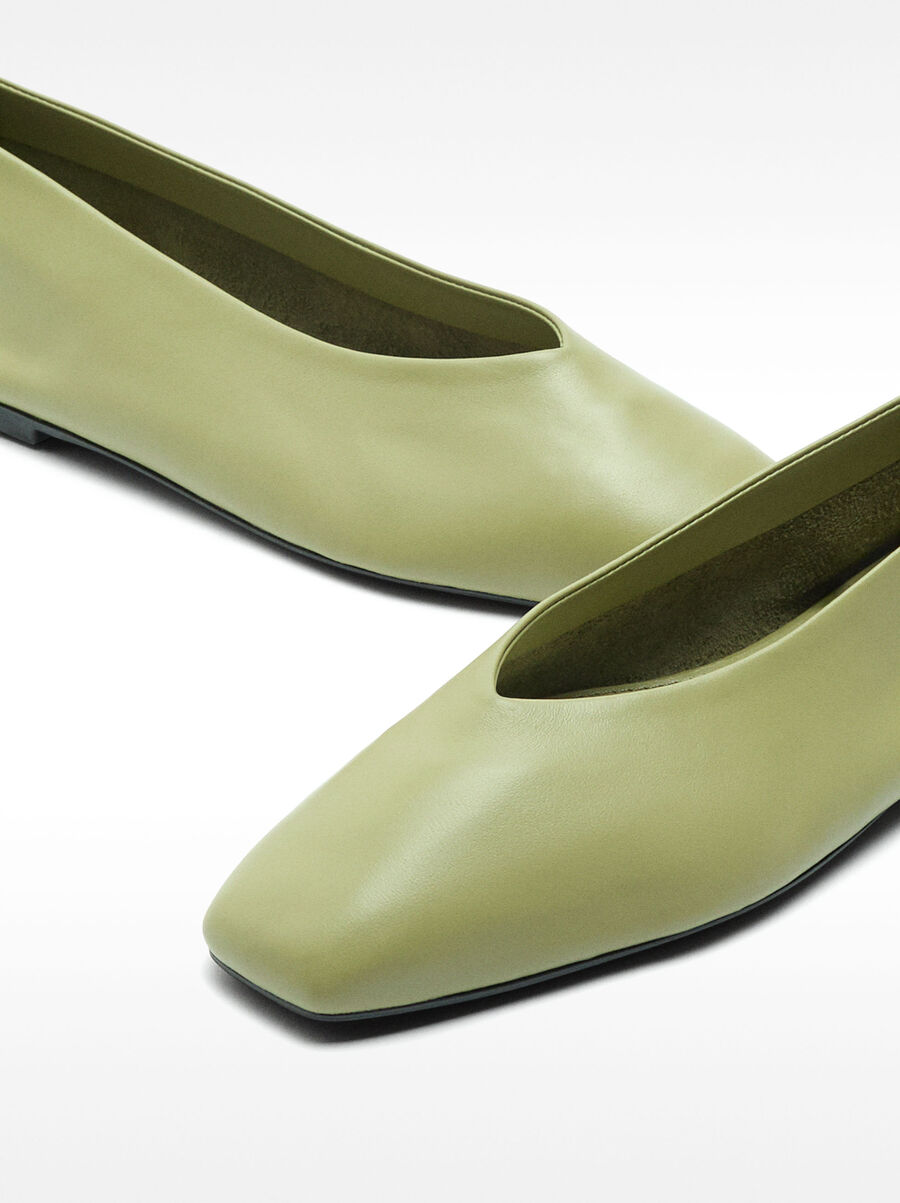 Plain leather ballet flats