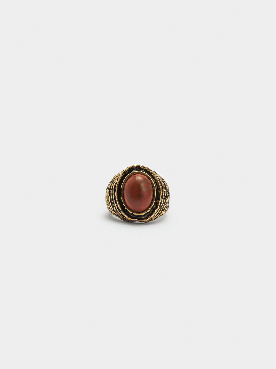 Oval ring with stone