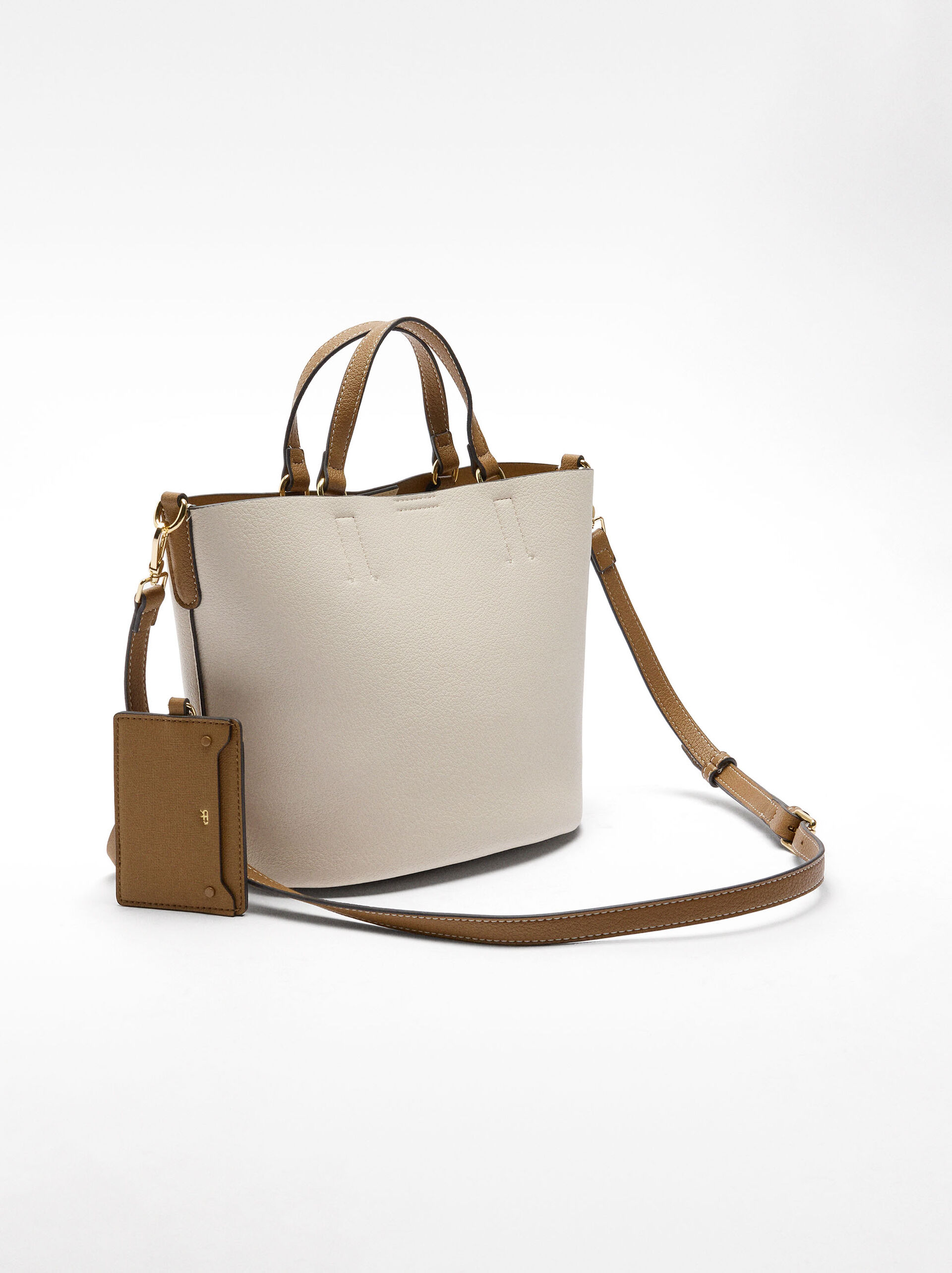 Tote bag with charm image number 3.0