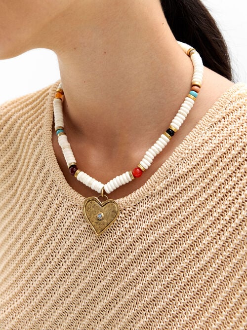 Collar corto con piedras colgante de corazón